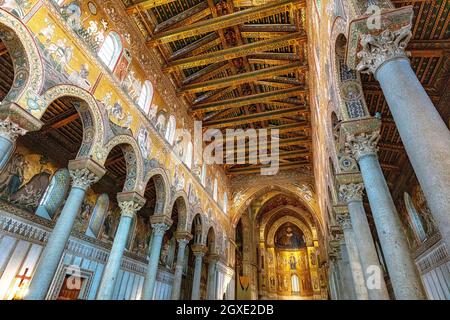 Innenraum der Kathedrale von Monreale in Sizilien. Stockfoto