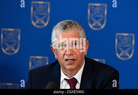 Das tschechische Verteidigungsministerium hat heute, am Dienstag, den 5. Oktober 2021, den Vertrag über den Kauf von vier Batterien des LUFTVERTEIDIGUNGSSYSTEMS SPYDER aus Israel abgeschlossen, den die israelische Firma Rafael auf der Grundlage eines zwischenstaatlichen Abkommens für 13.7 Milliarden Kronen liefern würde. Der Vertrag wurde vom stellvertretenden Verteidigungsminister Lubor Koudelka, der für die Akquisitionen zuständig ist, und dem Generaldirektor des israelischen Verteidigungsministeriums, Amir Eshel, unterzeichnet (Foto). Das SHORAD-System (Short Range Air Defence) wurde entwickelt, um Städte, Kernkraftwerke, Flughäfen, Industriezentren und andere wichtige Räumlichkeiten zu schützen. Es ist ein Stockfoto