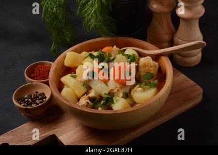 Dakdoritang Hähncheneintopf mit Gemüse. Koreanisches Essen Stockfoto