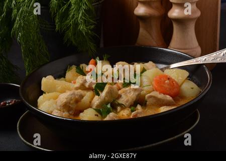 Dakdoritang Hähncheneintopf mit Gemüse. Koreanisches Essen Stockfoto