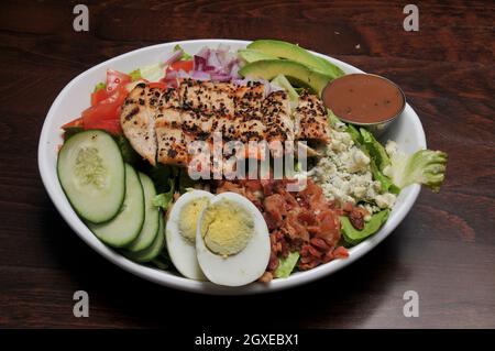 Authentische und traditionelle amerikanische Küche, bekannt als cobb Salat Stockfoto