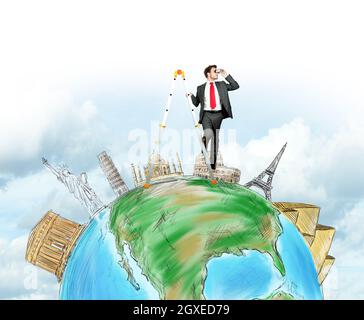 Geschäftsmann findet neue Reiseziele in der Welt Stockfoto