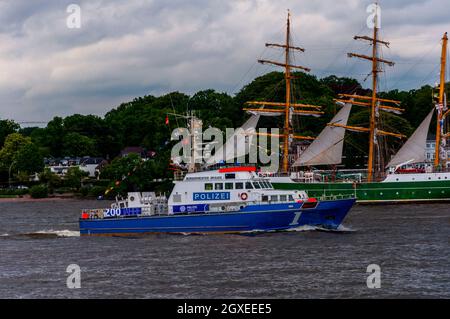 Polizeischiff 1 auf der Elbe in Hamburg Stockfoto