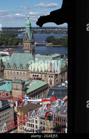 Mahnmal St. Nikolai Kirchturm Hamburg, Deutschland. Hochwertige Fotos Stockfoto