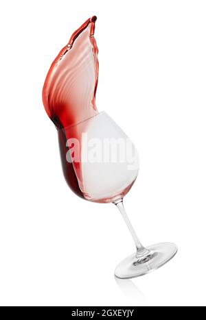Rotwein spritzt in einem Glas auf weißem Hintergrund Stockfoto