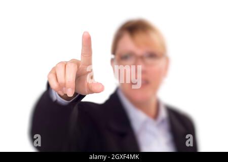 Geschäftsfrau, die mit dem Finger bereit ist für Ihre eigenen Tasten oder den Touchscreen – eng Fokus auf ihren Finger. Stockfoto