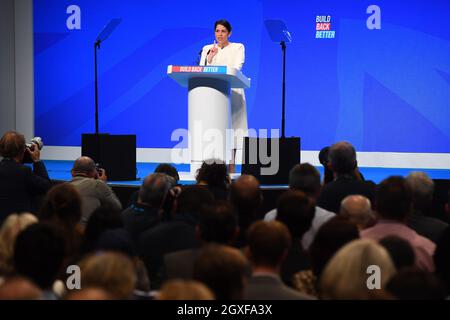 Manchester, Großbritannien. 5. Oktober 2021. Innenministerin Priti Patel spricht auf der Konferenz der Konservativen Partei in Manchester. Bilddatum: Dienstag, 5. Oktober 2021. Bildnachweis sollte lauten: Matt Crossick/Empics/Alamy Live News Stockfoto