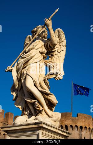 Engelskulptur der Brücke Ponte de Sant'Angelo, Roma, Italien. Hochwertige Fotos Stockfoto