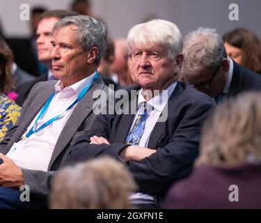 Manchester, England, Großbritannien. Oktober 2021. IM BILD: Stanley Johnson - Vater des britischen Premierministers Boris Johnson. Szenen während der Konferenz der Konservativen Partei #CPC21. Quelle: Colin Fisher/Alamy Live News Stockfoto