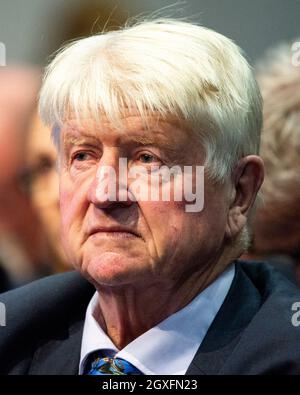 Manchester, England, Großbritannien. Oktober 2021. IM BILD: Stanley Johnson - Vater des britischen Premierministers Boris Johnson. Szenen während der Konferenz der Konservativen Partei #CPC21. Quelle: Colin Fisher/Alamy Live News Stockfoto