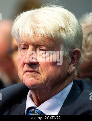 Manchester, England, Großbritannien. Oktober 2021. IM BILD: Stanley Johnson - Vater des britischen Premierministers Boris Johnson. Szenen während der Konferenz der Konservativen Partei #CPC21. Quelle: Colin Fisher/Alamy Live News Stockfoto