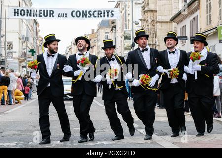 Villefranche-sur-Saône (Frankreich), 3. Oktober 2021. Welle von Wehrpflichtigen in der Nationalstraße. Stockfoto