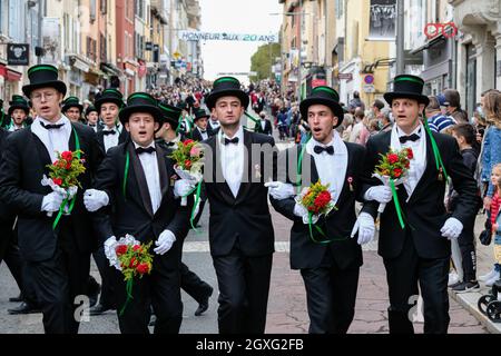 Villefranche-sur-Saône (Frankreich), 3. Oktober 2021. Welle von Wehrpflichtigen in der Nationalstraße. Stockfoto