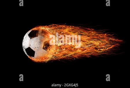 Der professionelle Fußball-Feuerball hinterlässt Spuren von Flammen Stockfoto