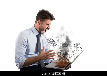 Stress und Frustration eines Geschäftsmannes, verursacht durch einen Computer Stockfoto