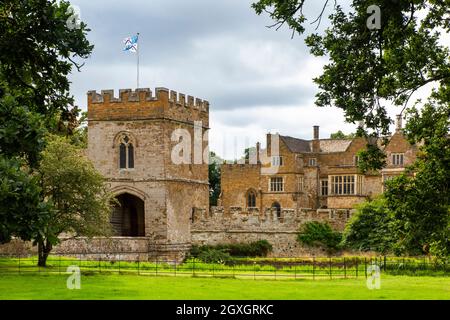 Großbritannien, England, Oxfordshire, Banbury, Broughton, Torhaus und Schloss, mittelalterliches befestigtes Herrenhaus, Heimat der Familie Feinnes Stockfoto