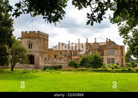 Großbritannien, England, Oxfordshire, Banbury, Broughton, Torhaus und Schloss, mittelalterliches befestigtes Herrenhaus, Heimat der Familie Feinnes Stockfoto