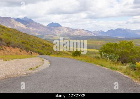 Die R62 westlich von Barrydale im westlichen Kap von Südafrika Stockfoto