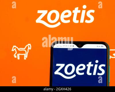 Auf diesem Foto Illustration Zoetis Inc. Logo auf einem Smartphone angezeigt Stockfoto