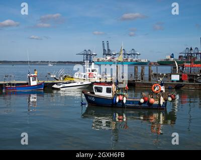 Harwich Harbour, an der Mündung des Orwell- und des Stour-Flussudes gelegen, mit Felixstowe Container Port Distance, Harwich, Essex, England, Großbritannien Stockfoto