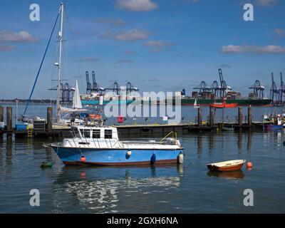 Harwich Harbour, an der Mündung des Orwell- und des Stour-Flussudes gelegen, mit Felixstowe Container Port Distance, Harwich, Essex, England, Großbritannien Stockfoto