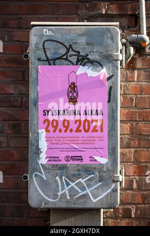 Pink Elokapina oder Extinction Rebellion Finnland Plakat, das die Herbstrebellion erklärt, um dringende Klimaschutzmaßnahmen von den politischen Entscheidungsträgern zu fordern Stockfoto