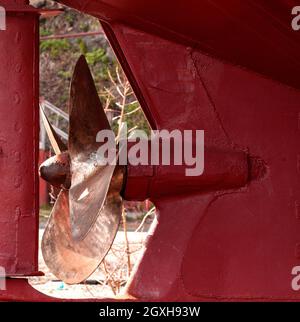 Schneckenschiff für Holzrutscher auf einer Werft in Kamtschatka Stockfoto