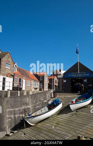 Die North Norfolk Coastal Town of Sheringham mit ihren Fischerbooten, Sheringham, Norfolk, England, Großbritannien Stockfoto