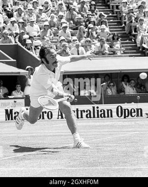 John Newcombe, Australian Open 1976, Viertelfinale, Kooyong Lawn Tennis Club, 26. Dez. 1975 - 4. Jan.1976, Melbourne. Stockfoto