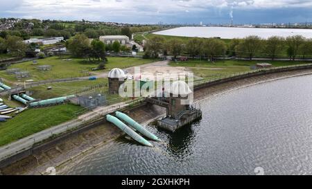 King George's Reservoir Sewardstone Chingford, UK Pumping Station, Luftdrohnenansicht Stockfoto
