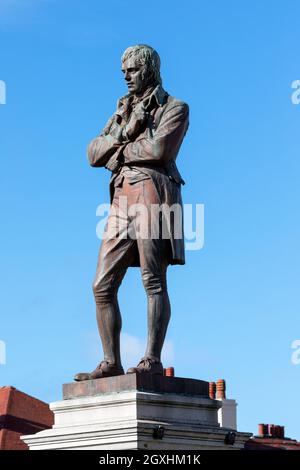 Statue von Robert Burns, einem schottischen Nationalbarden, einem bekannten Dichter aus dem 18. Jahrhundert, auf dem Burns Statue Square, Ayr, Schottland, Großbritannien Stockfoto