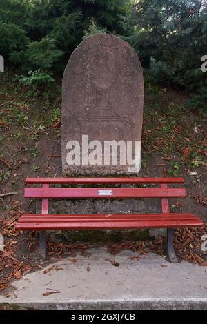 Sighisoara, Rumänien - 19. September 2021: Bilder mit dem alten Friedhof in Sighisoara, einige Grabsteine aus dem 13. Jahrhundert Stockfoto