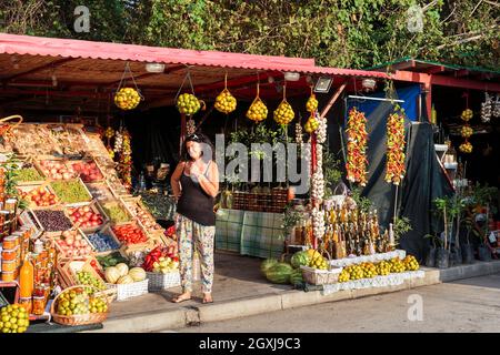 OPUZEN, KROATIEN - 8. SEPTEMBER 2016: Dies ist ein typischer bäuerlicher Markt für landwirtschaftliche Produkte aus eigener Produktion. Stockfoto