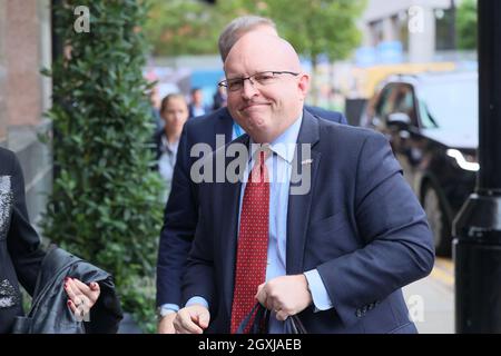 MANCHESTER, GROSSBRITANNIEN. 5. OKTOBER Philip T. Reeker, US-Botschafter in Großbritannien, am dritten Tag der Konferenz der Konservativen Partei in Manchester Central, Manchester, am Dienstag, den 5. Oktober 2021. (Kredit: MI Nachrichten) Kredit: MI Nachrichten & Sport /Alamy Live Nachrichten Stockfoto