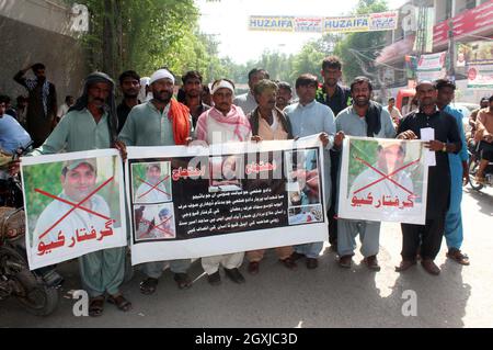 Die Einwohner von Husri veranstalten am Dienstag, dem 05. Oktober 2021, im Presseclub Hyderabad eine Protestdemonstration gegen die Baumeister-Mafia. Stockfoto