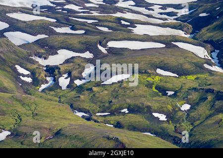 Luftaufnahme über den Bergrücken Thórsmörk / Þórsmörk / Thorsmoerk im Sommer, Island Stockfoto