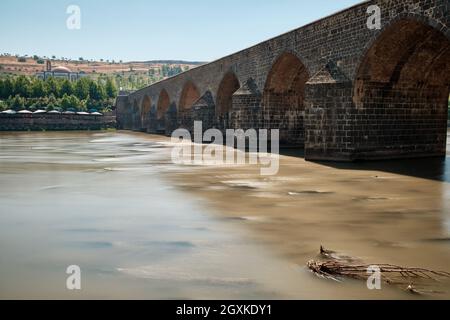 Die Dicle-Brücke in Diyarbakir, Türkei Stockfoto