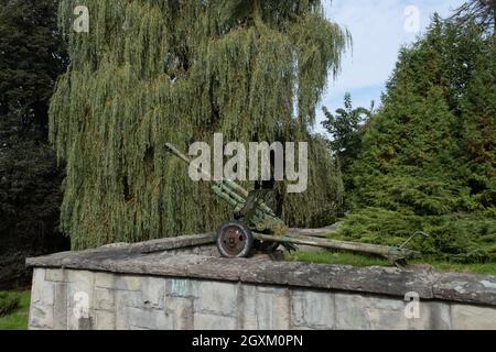 Bielsko-Biala, Polen - 28. September 2021. Friedhof und Gedenkstätte des sowjetischen Krieges in Bielsko-Biala. Neben 11,000 Gräbern der Soldaten der Roten Armee und der Offiziers Stockfoto