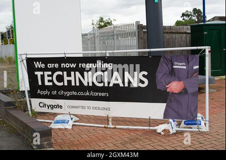 Slough, Großbritannien. Oktober 2021. Citygate rekrutiert jetzt Techniker. Quelle: Maureen McLean/Alamy Stockfoto