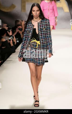 Paris, Frankreich. Oktober 2021. CHANEL SS22 Runway während der Paris Fashion Week - Paris, Frankreich. 05/10/2021 Credit: dpa/Alamy Live News Stockfoto