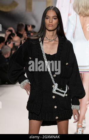 Paris, Frankreich. Oktober 2021. CHANEL SS22 Runway während der Paris Fashion Week - Paris, Frankreich. 05/10/2021 Credit: dpa/Alamy Live News Stockfoto