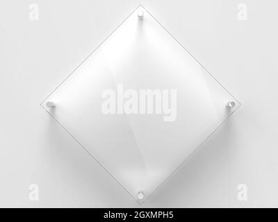 Namensschild aus transparentem Rhombus-Glas auf Metallhaltern. Durchsichtiges Druckbrett für das Branding. Acryl-Werbeschilder auf weißem Hintergrund Stockfoto