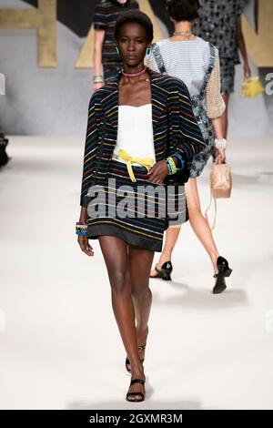 Paris, Frankreich. Oktober 2021. CHANEL SS22 Runway während der Paris Fashion Week - Paris, Frankreich. 05/10/2021 Credit: dpa/Alamy Live News Stockfoto