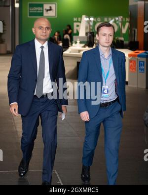 Manchester, England, Großbritannien. Oktober 2021. IM BILD: Sajid Javid MP - britischer Gesundheitsminister zu einer Abendveranstaltung spazieren gesehen. Szenen während des Abends auf der Konferenz der Konservativen Partei #CPC21. Quelle: Colin Fisher/Alamy Live News Stockfoto