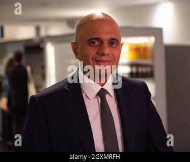 Manchester, England, Großbritannien. Oktober 2021. IM BILD: Sajid Javid MP - britischer Gesundheitsminister zu einer Abendveranstaltung spazieren gesehen. Szenen während des Abends auf der Konferenz der Konservativen Partei #CPC21. Quelle: Colin Fisher/Alamy Live News Stockfoto