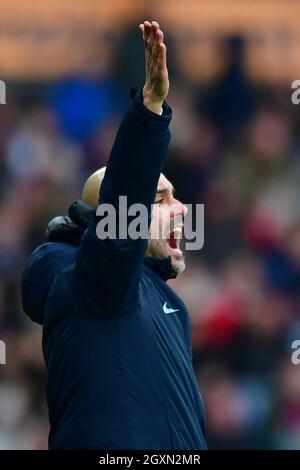 Manchester City Manager Pep Guardiola reagiert auf die Touchline Image ©Licensed to i-Images Picture Agency. 20/01/2019. Huddersfield, Großbritannien. Huddersfield Town / Manchester City - Premier League. John Smith's Stadium. Bild von Anthony Devlin / i-Images Stockfoto