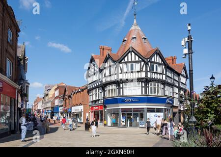 Talbot-Gebäude und Fußgängerzone Hope Street, Wrexham (Wrecsam), Wrexham County Borough, Wales, Vereinigtes Königreich Stockfoto