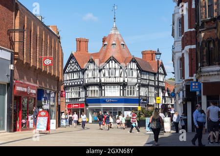 Talbot-Gebäude und Fußgängerzone Hope Street, Wrexham (Wrecsam), Wrexham County Borough, Wales, Vereinigtes Königreich Stockfoto