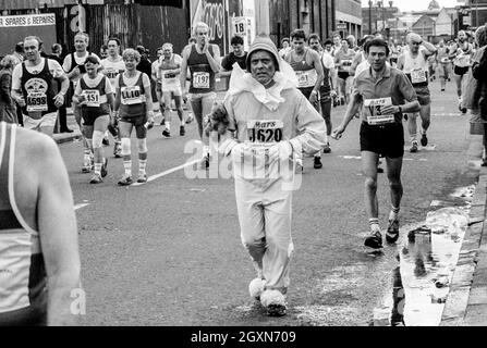 Läufer beim London Marathon 1986 Stockfoto