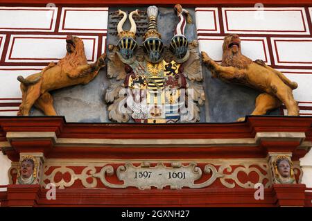 Wappen von Johann Casimir, Eingangsportal des Rathauses, Renaissancegebäude, Spitalgasse, Coburg, Oberfranken, Deutschland Stockfoto